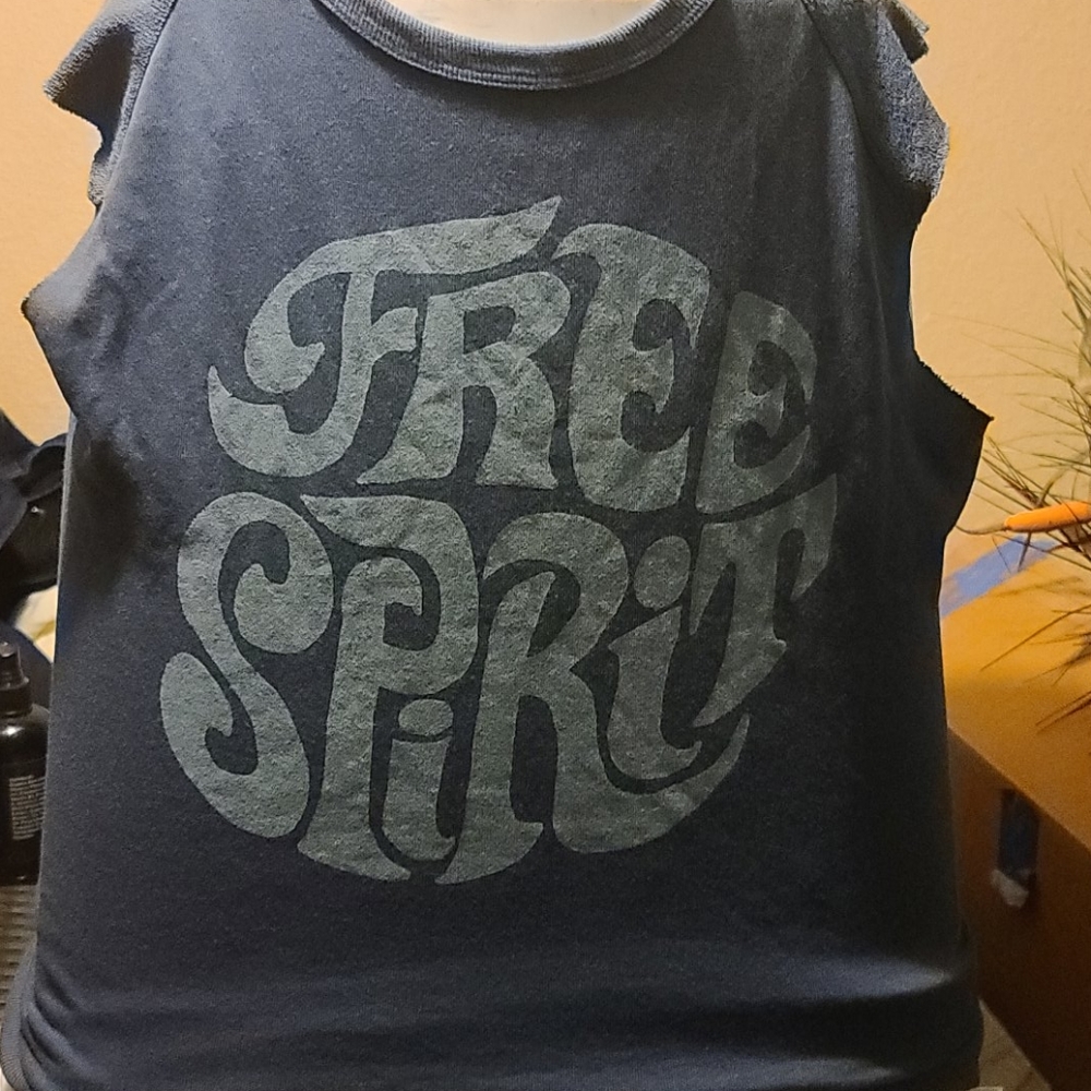 FREE SPIRIT SLEEVELESS SHIRT